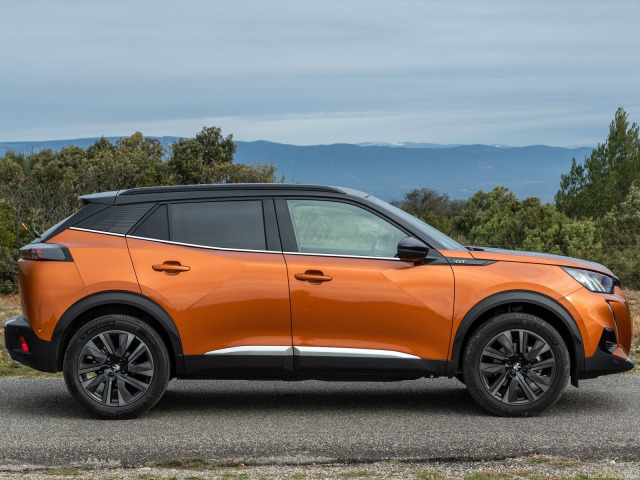 Baguette chromée de contour des vitres latérales pour