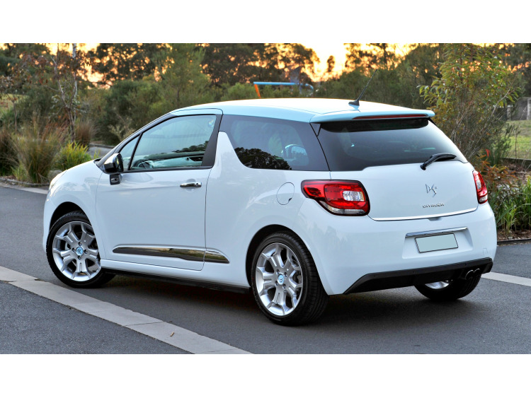 Baguette de coffre chromée compatible Citroën DS 3 DS 3 16-25 DS 3 Cabriolet 16-25