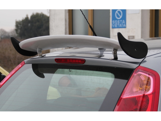 Becquet  aileron pour Fiat Grande Punto 0509  Fiat Punto phase 1 9903 3p v4