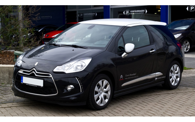 Moldura cromada de contorno de los antinieblas