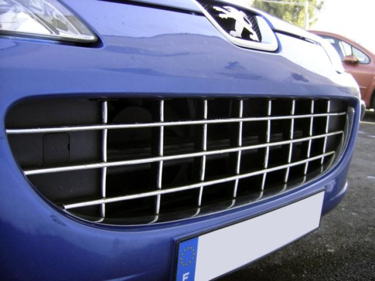 Radiator grill chrome trim compatible with Peugeot 407 & Peugeot 407 SW