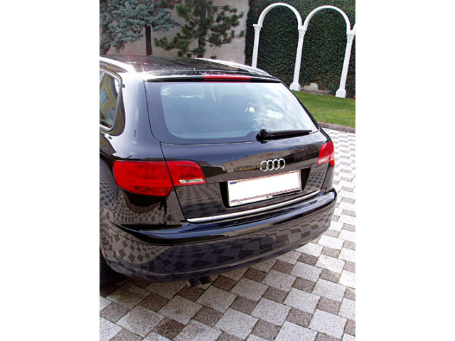 Trunk chrome trim