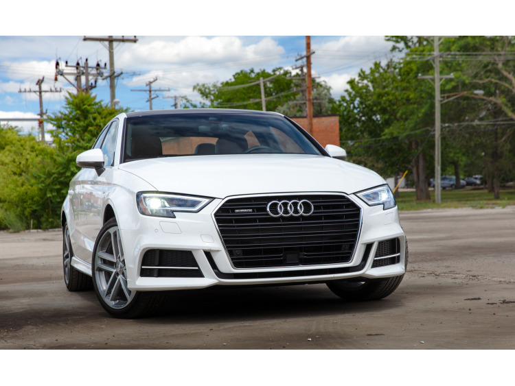 Zier-Chromleiste f&uuml;r Nebelscheinwerfer Audi A3 S&eacute;rie 3 Phase 2 16-26/S&eacute;rie 3 Phase 2 Limousine 16-26